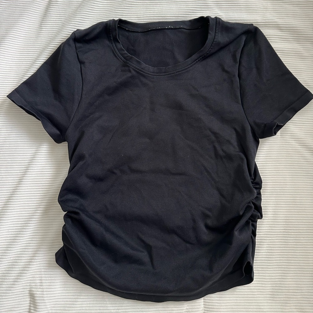 OQQ Basic Black Tee